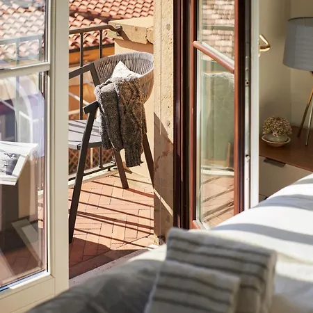Premiere Ponte Vecchio 7 Floor Apartment Florence